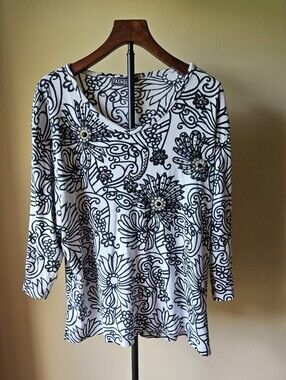 Fashque Black & White Floral V-Neck Women's Top Size 2X